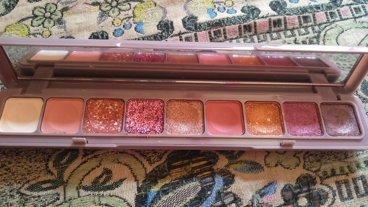 9 Colors Keyboard Eyeshadow Palette Pearly Matte Glitter Eyeshadow